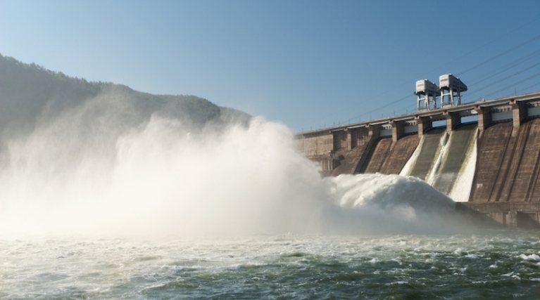 Hydroeletric该死的类型和可再生能源的替代来源